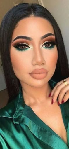 Green Dress Makeup, Quince Makeup, Teal Makeup, Prom Makeup For Brown Eyes, Green Eyeshadow Look, Gold Makeup Looks, Prom Makeup Looks