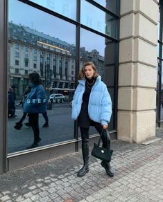 Blue Winter Jacket Outfit, Baby Blue Jacket Outfit, Light Blue Jacket Outfit, Blue Jacket Winter, Blue Puffer Jacket Outfit, Puffer Jacket Outfit Women, Puffer Jacket Outfit Winter Style