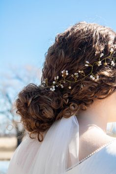 "Boho inspired hair vine with clusters of varying sized pearls alongside branches of crystals all intertwined on gleaming gold wire. This flexible hair piece can be shaped to match any hair style. Length is 50cm (19.5\") length Width approx. 4 cm (1.5\")" Gold Hair Vine, Wedding Hair Vine, Crystal Hair Vine, Beautiful Veil, Vine Wedding, Bridal Hairstyles, Bridal Hair Vine, Hair Jewelry Wedding, Hair Vine