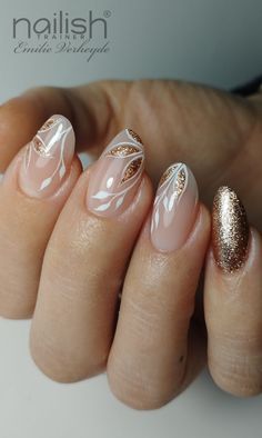 Bridesmaid Nails With Gold, Gold Leaf Design Nails, Gold Gel Nails Designs, Autumn Bridal Nails, Ivory And Gold Nails, Gold Bridal Nails, Gold Floral Nails, Proposal Nails Ideas, Nail Art Paillette