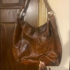 Absolutely Beautiful Frye Xl Tote Bag It Is Stunning The Brown Bag Is A Vibrant Two Tone Brown. Frye Handbags Cross Body Shoulder Bags, Brown Vintage Hobo Bag With Double Handle, Frye Purse, Pre-owned Brown Bag With Double Handle, Frye Bags, Fringe Tote Bag, Green Tote, Hunter Rain Boots, Fur Coat Vintage