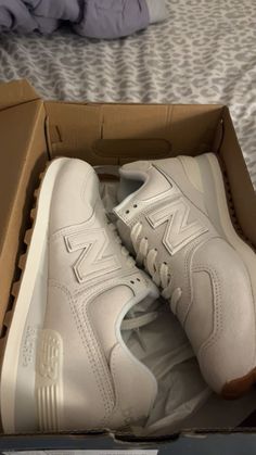 New Balance Shoes 574 Outfit, New Balance Shoes White, New Balance Shoes 574, White New Balance Shoes, New Balance Aesthetic, New Balance 574 White, New Balances, New Balance White, College Fits