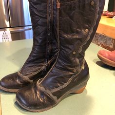 Love These! Best For A Size 6.5 Foot. I’m A 7. Size 36. Worn Carefully & Occasionally. Soft Sole, Zip Up And Best For Reg Size Calves. Really Unique And The Toe Box With Its Curve Makes These Stand Out. Hit Just Below The Knee. No Blemishes. Boot Covers, Vintage Fitted Knee-high Boots With Round Toe, Vintage Wide Calf Knee-high Heeled Boots, Fitted Knee-high Heeled Boots With Zipper Closure, Tall Knee-high Heeled Boots With Zipper Closure, Slouchy Boots, Brown Knee-high Boots With Zipper Closure, Black Knee High Boots, Over The Knee