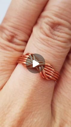 Wire Infinity Ring Diy, Handmade Rings Wire Simple, Diy Copper Wire Ring, Easy Rings To Make Wire Jewelry, Make Jewelry Ideas, Jewelry Wire Crafts, Wire Ring Making, Wire Wrapped Bracelet Tutorial, Wire Ring Tutorial