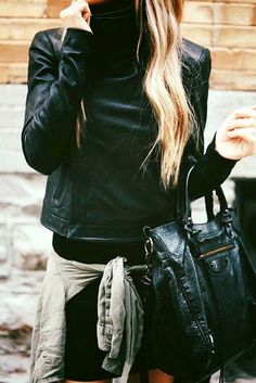 Biker Look, Woman In Black, Cooler Look, Outfit Trends, Street Styles, Black Jacket, Look Fashion