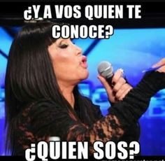 a woman holding a microphone in front of her face with the caption saying, c'y vas quen te conocce?