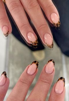 tiger inspo nails Nail Aesthetic Summer, Mya Benway Nails, Self Love Aesthetics Pic, Natural Fun Nails, Cool Girl Nails Aesthetic, Gel Tip Nails Ideas, France Inspired Nails, Nails Short Almond Summer, Nail Selfie Ideas