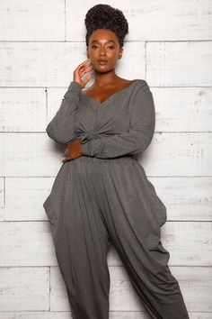 Plus Size Posing, Holiday Lingerie, Girls Names, Girls Nike, Curvy Fashionista, Quick Weave, Hair Black, How To Pose, Girls Hair