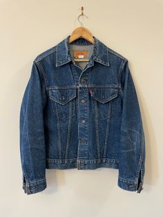 This Levi's Denim Jacket is dated to the 1970s and has a Made in USA tag. Tag size 38.  Denim is faded from wear, giving this piece the perfect arm fades and contrast. See measurements before buying---> Shoulder to shoulder: 17.5 inches Chest, across the front from pit to pit: 19.5 inches Sleeves, from shoulder to cuff: 24 inches Length from bottom back of collar to hem: 23 inches Faded Vintage Denim Outerwear, Vintage Levi's Denim Outerwear, Vintage Single-breasted Denim Jacket, Vintage Denim Blue Single-breasted Denim Jacket, Levis Denim Jacket, Vintage Single-breasted Cotton Denim Jacket, Selvage Denim, Brown Suede Jacket, American Denim