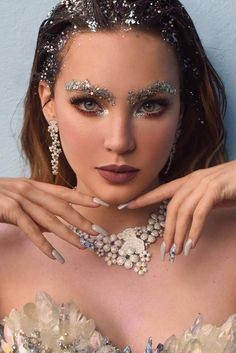 Futuristic Makeup, Rhinestone Makeup, Face Art Makeup, Unique Makeup, Creative Eye Makeup, Foto Poses, Festival Makeup, Fantasy Makeup