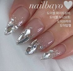 Diamond Nails Aesthetic, Korean Nails Rhinestones, Korean Diamond Nails, Korean Crystal Nails, Diy Rhinestone Nails, Pop Art Nails, Asian Nails, Nude Nail Designs, Grunge Nails