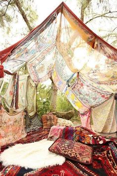 tent of scarves!! http://sulia.com/my_thoughts/fe2a3356-3ae1-4e6c-82f3-173b592d00e6/?source=pin&action=share&btn=big&form_factor=desktop Mundo Hippie, Interior Boho, Have Inspiration, Deco Boheme, Bohol, Camping Essentials, Wonderland Party, Ideas Party, Family Camping