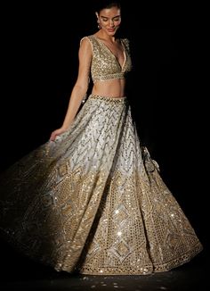 Snow Sparkle Lehenga Set Angad Singh - Fabilicious Fashion Sparkle Lehenga, Modern Lehenga Designs, Mirror Dupatta, Scallop Mirror, Modern Lehenga, Blouse Organza, Ivory Lehenga, Grey Lehenga, Lehenga And Blouse