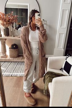 I am all about comfort and cozy ALL the time... but especially in the cooler weather! Lounge Outfits, Cute Looks, Post Partum Outfits, Loungewear Outfits, Lounge Outfit, Uggs Outfit, Cute Lazy Day Outfits, Lazy Day Outfits