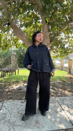 Camp Flog Gnaw Outfits Plus Size, New York Layering Outfits, Tomboy Femme Fall Outfits, Masculine Winter Outfits For Women, Womens Baggy Outfit, Ulta Beauty Employee Outfits, Midsize College Outfits, Mid Size Photoshoot, Fall To Winter Outfits