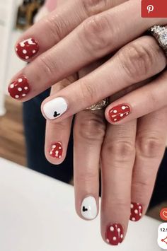 Disney Inspired Nail Art, Easy Disney Nails, Subtle Disney Nails, Simple Disney Nails, Disney World Nails, Disney Themed Nails, Disney Princess Nails, Disney Christmas Nails, Disneyland Nails