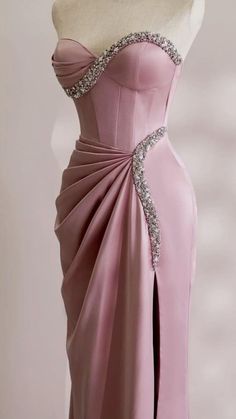 Outfit Ideas Classy Elegant, Red Carpet Outfit Ideas, Drapping Dress Ideas, Outfit Ideas Classy, Nature Technology, Sketches Design, Indian Bridesmaid Dresses