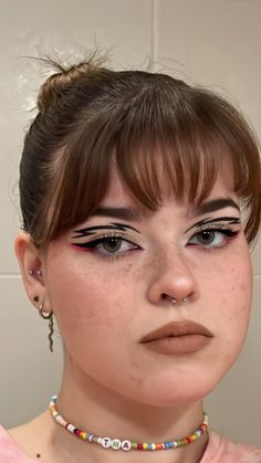 Techno Party Makeup, Graphic Black Eyeliner, Punk Eyeliner, Heavy Eyeliner, Eyeliner Graphic, Black Friday Makeup, Rock Makeup, Casual Makeup, Graphic Makeup