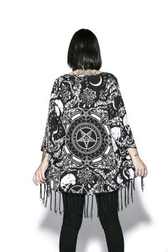 Talla M/L Long Sleeve Fringe Kimono For Festivals, Long Sleeve Festival Kimono With Fringe, Festival Long Sleeve Kimono With Fringe, Spring Fringe Long Sleeve Kimono, Spring Long Sleeve Fringed Kimono, Spring Fringed Long Sleeve Kimono, Blackcraft Cult, Oversized Kimono, Gothic Baby