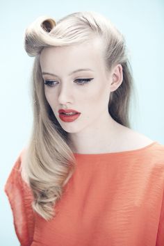 Bridal beauty: wear classically gorgeous red lips for a timeless wedding look - Wedding Party Victory Rolls, Pin Up Hair, Vintage Makeup, Retro Hairstyles, Amanda Seyfried, Ash Blonde, Hair Envy, Great Hair