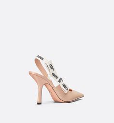 Christian Dior 2019, Dior Outfit, Dior Atelier, Ribbon Flats, Dior Sneakers, Dior Designer, Womens Pumps, Bow Flats, Slingback Pump