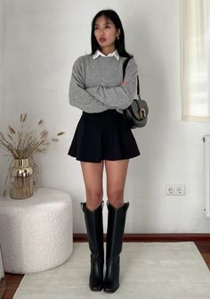 Professional Preppy Outfits, Outfit Vestido Invierno Casual, Uni Girl Outfit, Sweaters And Skirts Outfit, Uni Outfits Autumn, Parisian Chic Style Classy, Classy But Casual Outfits, Uni Winter Outfits, Outfit Ideas Autumn School