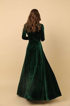 Dark Green Bridesmaid, Dark Green Velvet Dress, Emerald Green Velvet Dress, Couture Bridesmaid Dresses, Dark Green Wedding, V Neckline Dress, Green Wedding Dresses, Dark Green Velvet, Emerald Green Velvet