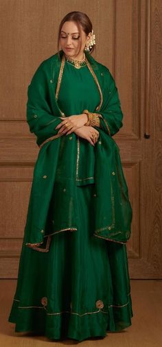 Green Sharara, Kurta Set With Dupatta, Lehenga Designs Simple, Casual Indian Fashion, Desi Fashion Casual, Salwar Kamiz, Traditional Indian Outfits, Bridal Dress Fashion, Sonakshi Sinha