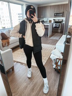 Cute Vest Outfits Fall, Cute Outfits With A Puffer Vest, Cute Outfits With Vests Winter, Puffy Vest For Women, Cute Outfits With A Black Vest, Cute Outfits With Vests Fall, Cute Fall Vest Outfits, Outfit Ideas With A Vest