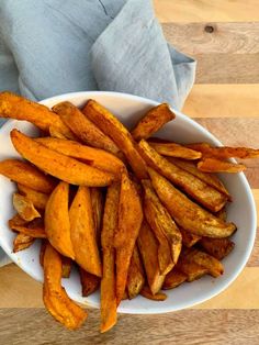 Roasted Sweet Potatoe Fries Sweet Potato Home Fries, Air Fryer Sweet Potato Fries, Sweet Potato Recipes Fries, Sweet Potato Fries Baked, Recipes Air Fryer, Seasoned Potatoes, Chili Recipe Crockpot