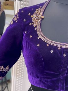 Maggam Work On Velvet Blouse, Simple Work Designs For Blouses, Velvet Blouse Designs Latest, Velvet Blouse Designs Indian, Velvet Blouse Design, Simple Work, Backless Blouse Designs, Traditional Blouse Designs