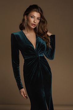 Night Gown Dress, Velvet Dress Designs, Classy Prom Dresses, Velour Dress, Prom Dresses With Sleeves, Stylish Dress Designs, Evening Dresses Long, Beaded Dress, Green Velvet