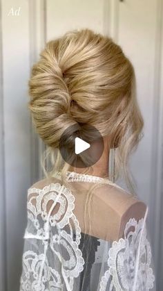 French Twist Thick Hair Simple, French Twist Front View, Diy French Twist Medium Hair, Classic French Twist Updo, French Twists Updo, Updo Videos For Medium Length Hair, How To Do A French Twist On Yourself, French Twist For Short Hair, Messy French Twist Updo Tutorial