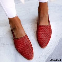 Olivia Mark - Stylish and Versatile Pointed Toe Flats - A Must-Have Addition to Your Shoe Collection Orthopedic Sandals, Vintage Sandals, Basic Heels, Casual Chique, Woven Sandals, Womens Sandals Summer, Summer Flats, Point Shoes, Shoes Heels Wedges