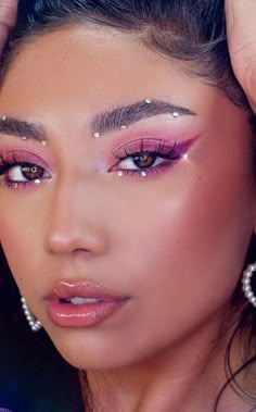 Concert Makeup Looks, Festival Eye Makeup, Pink Glitter Makeup, Pink Eyeshadow Look, Pink Eye Makeup