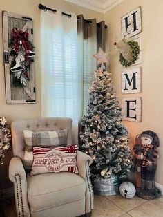 Creative Christmas Crafts, Cozy Christmas Living Room, Cozy Christmas Decor, Christmas Apartment, Christmas Decor Inspiration, Christmas Interiors, Christmas Decorations Living Room, Diy Christmas Decorations Easy, Christmas Bedroom