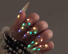 Lily Nails, Unghie Nail Art, Light Nails, Acrylic Press On Nails, Glow Nails, Her Nails, Holiday Nail Art, Dark Nails