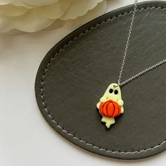 This gothic ghost dangle pendant necklace is the perfect accessory this spooky season. Perfect for you if you want to wear cute unique jewellery or just searching for the perfect gift, then you have came to the right place! D E T A I L S: * Handmade Glow in the Dark Ghost necklace  * Made from Polymer Clay * lightweight and easy to wear Get free delivery on UK orders over £9 Enter the code FREEDELIVERY at checkout.  Buy 3 items and get 15% off  Code: MULTIBUY Please note: All items are hand made Ghost Necklace, Dark Ghost, Gothic Jewellery, Necklace Polymer Clay, Dark Autumn, Pumpkin Ghost, Autumn Gifts, Halloween Accessories, Gothic Jewelry