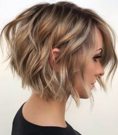 Wavy Bronde Bob For Fine Hair Angled Bob Haircuts, Blond Balayage, Latest Short Haircuts, Short Hair Cuts For Women