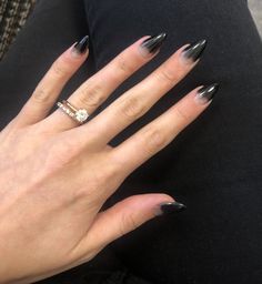 Black And Clear Ombre Nails, Cute Short Acrylic Nails Almond Black, Black Faded Nails, Black And Transparent Nails, Short Black Almond Acrylic Nails, Short Ombré Acrylic Nails, Short Black Ombre Nails, Black Ombré Almond Nails, Almond Black Ombre Nails