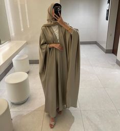 Kimono Style Abaya, Modern Abaya Style, Abaya Fashion Modern, Plain Abaya, Abaya Outfits, Plain Kimono, Saudi Abaya, Abaya Fashion Dubai