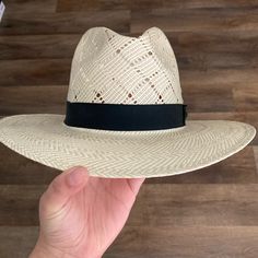 American Straw Hat Like New! Size 7 Boho Chic Hats, Von Dutch Hat, Chicago Bulls Hat, American Hat, Black Cowboy Hat, Visor Beanie, Ponytail Beanie, Black Cowboy, Streetwear Grunge