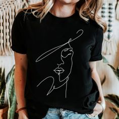 🖤FIND MORE TREASURES at MetisArtPrints * Explore our t-shirt collection! https://etsy.me/4bJMLv4 * Explore unique artworks! https://etsy.me/2Rw7KcO 🖤ABOUT Embrace minimalist style with the Woman Face Line Art T-shirt. This contemporary T-shirt features a mesmerizing abstract one-line drawing of a woman's face. It is perfect for those who appreciate simple yet expressive design. Its clean lines and aesthetic appeal make it versatile for any occasion. It is the ideal addition to any wardrobe for Single Line Art Simple, Line Art Tshirt, Line Art Simple, Single Line Art, Face Line Art, Art Tshirt, Semi Formal Wear, Face Graphic, Simple Face