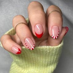 Chic Short Winter Nails for 2024's Coolest Looks Candy Cane Nails French Tip, Candy Cane Tip Nails, Candy Cain Nails, Cute Short Winter Nails, Candy Cane Nail Art, Short Winter Nails, Nail Ideas Winter, Winter Nail Trends, Teen Nails