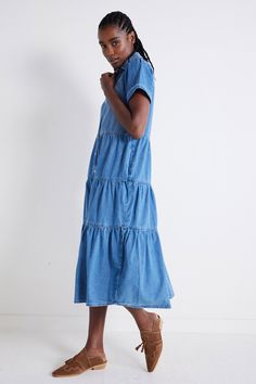 Feel confident and free in this Long Denim Dress. Its pleated design gives it a feminine flair that's perfect for warmer days. Button Down Pleated Loose Fit Midi Length 2 Side Pockets Medium Wash Midi Dress For Daywear, Casual Cotton Pleated Maxi Dress, Casual Midi Length Denim Dress For Daywear, Casual Denim Midi Dress For Daywear, Medium Wash Knee-length Dresses For Daywear, Summer Midi-length Denim Dress With Pockets, Casual Button-up Pleated Dresses, Mid-length Cotton Denim Dress, Casual Button-up Pleated Midi Dress