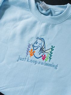 Dory Tshirt Disney Tshirt Disney Sweatshirt Embroidery - Etsy Cricut Ideas Aesthetic, Dcp Outfits, Disney Embroidery Designs, Embroidered Disney, Dory Finding Nemo, Disney Tshirt, Disney Sweatshirt, Cute Disney Outfits, Sweatshirt Embroidery