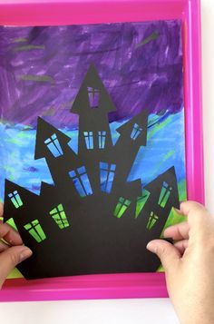 Haunted House Craft - Easy Halloween Art Activity for Kids - Simply Bessy Easy Halloween Art, Halloween Free Printables, Halloween Bingo Free, Haunted House For Kids, Art Activity For Kids, Games Halloween, Fun Halloween Games, Halloween Sensory