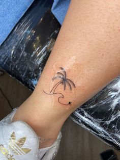 50 Best Small Travel Tattoos Ideas That Will Inspire Inner Wanderers Small Travel Tattoo, Travel Tattoos For Women, Small Travel Tattoos, Strand Tattoo, Tattoo Ideas Travel, Watercolor Bike, Tattoos For Women Unique, Travel Tattoo Ideas