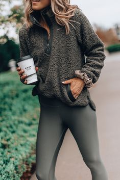 Cute Sporty Outfits, Fall Wardrobe Staples, Pastel Outfit, Gym Clothes Women, Legging Outfits, Athleisure Outfits, Sporty Outfits, Athletic Outfits, Mode Inspiration