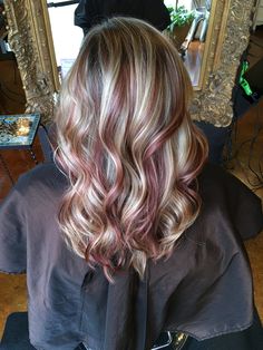 2023 Spring Hair Color Trends For Women, Brown Hair With Blonde And Rose Gold Highlights, Blond With Burgundy Highlights, Blonde With Rose Gold Highlights, Rose Gold Highlights Blonde, Burgandy Highlight On Blonde Hair, Dark Blonde Hair With Rose Gold Highlights